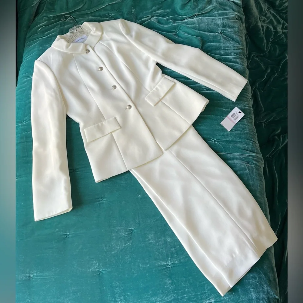 Calvin Klein 2 piece suit (hypoallergenic Siberian cat not included) 😹 - Picture 3 of 12